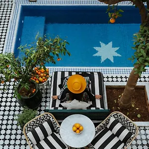 رياد Botanica